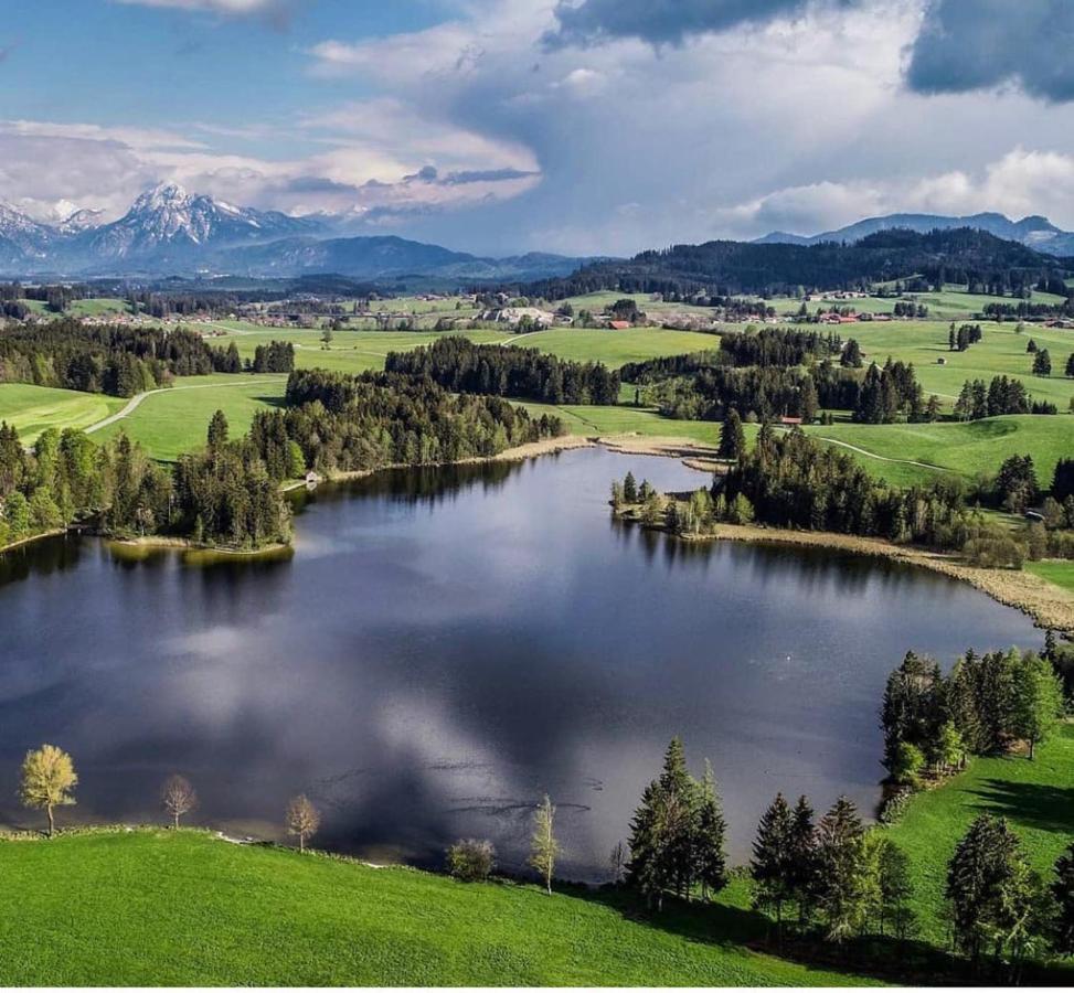 Direkt Am See Mit Bergblick Seeg Eksteriør billede