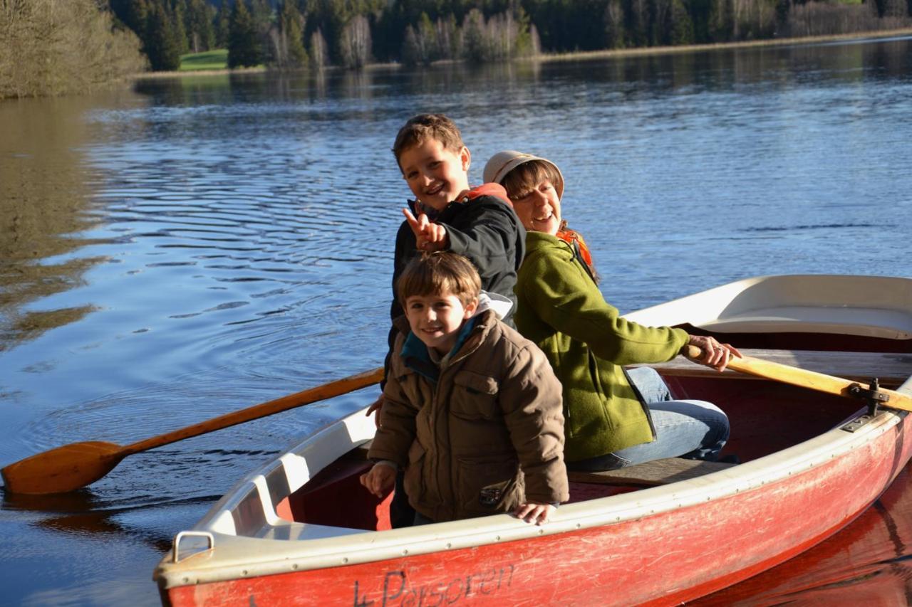 Direkt Am See Mit Bergblick Seeg Eksteriør billede