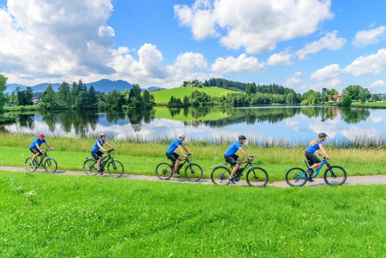 Direkt Am See Mit Bergblick Seeg Eksteriør billede