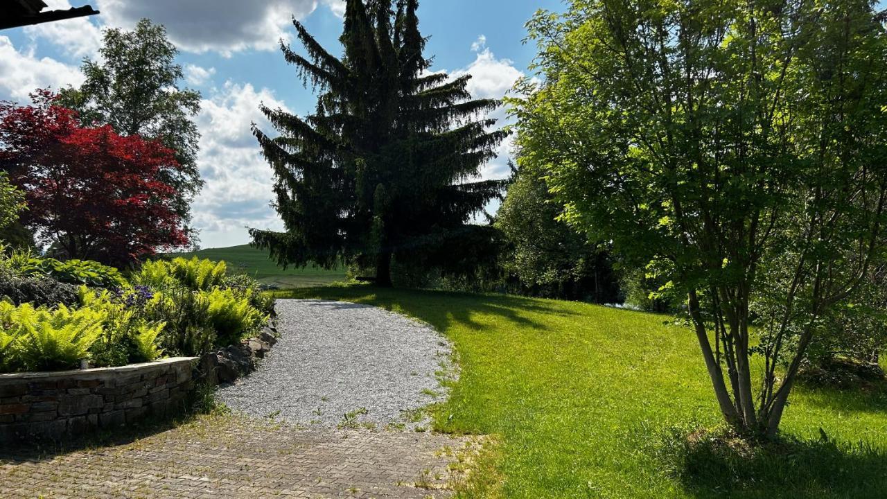 Direkt Am See Mit Bergblick Seeg Eksteriør billede